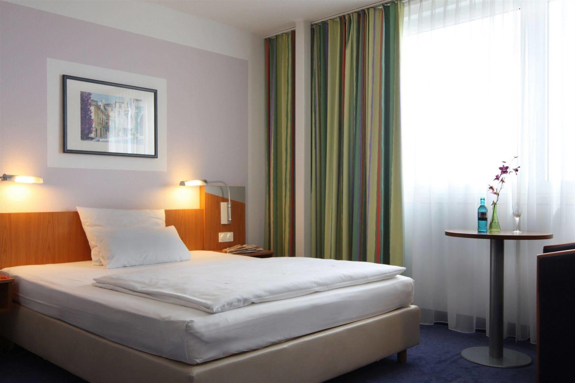 Laatzen Ramada By Wyndham Hannover Messe מראה חיצוני תמונה