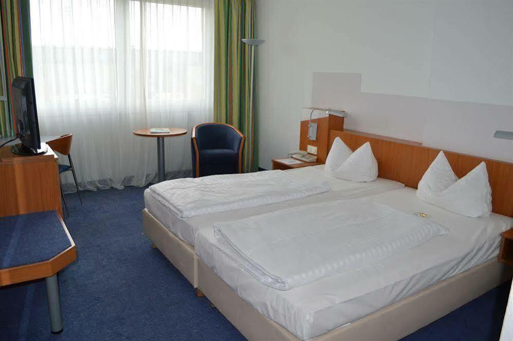 Laatzen Ramada By Wyndham Hannover Messe מראה חיצוני תמונה