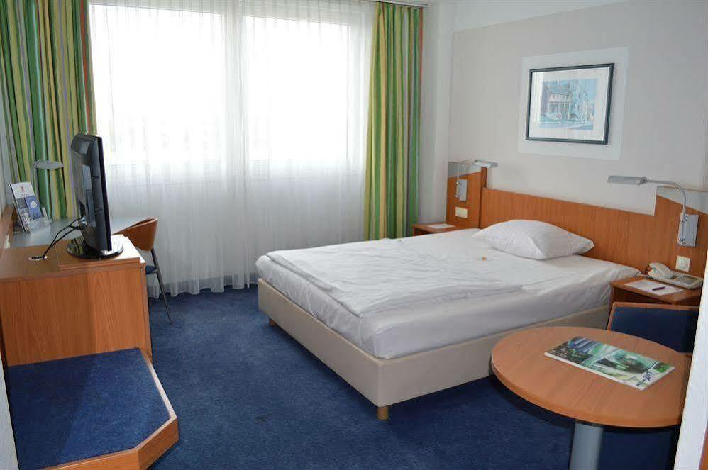 Laatzen Ramada By Wyndham Hannover Messe מראה חיצוני תמונה